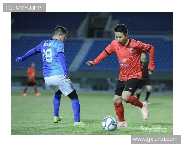 足球明星西装合照展现风采与魅力的精彩瞬间分享